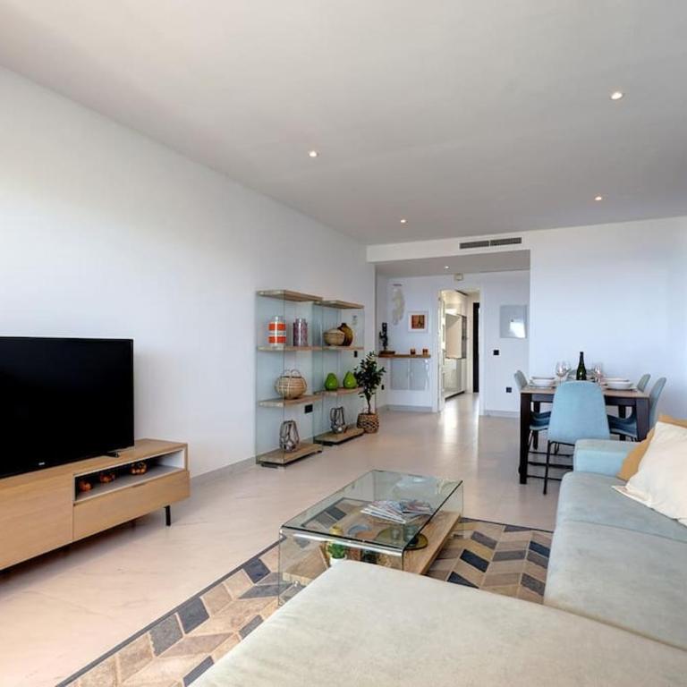 2 Bedroom Penthouse with Sea View @ Estepona Hills - Two-Bedroom Apartment - 17