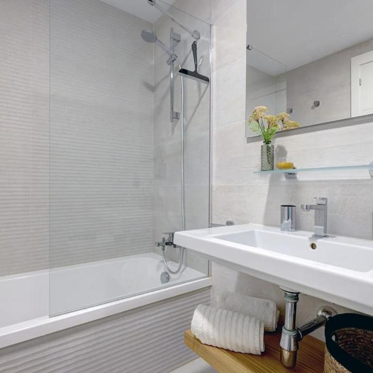 2 Bedroom Penthouse with Sea View @ Estepona Hills - Two-Bedroom Apartment - 23