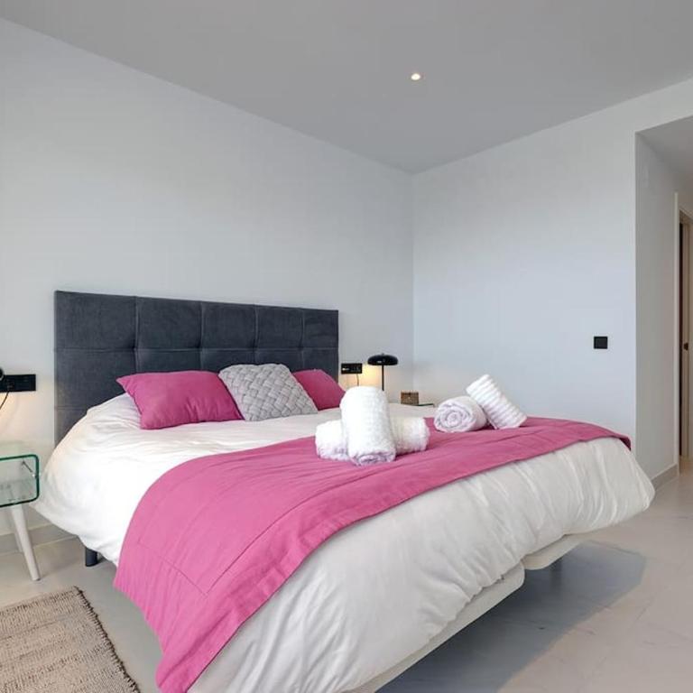 2 Bedroom Penthouse with Sea View @ Estepona Hills - Two-Bedroom Apartment - 19