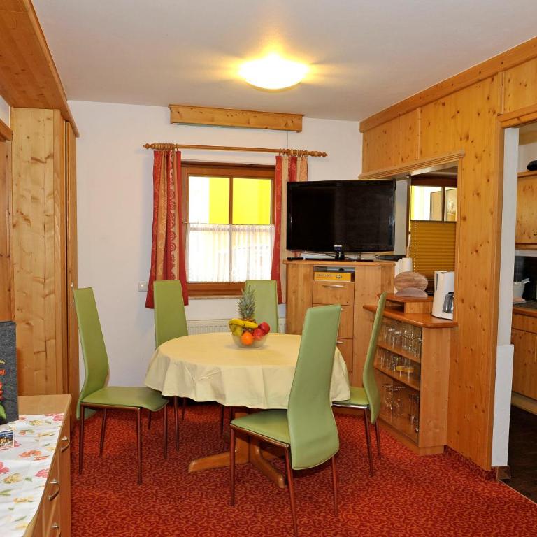 Apartmenthaus Sonnenhang - Familienzimmer mit Gartenblick - 3