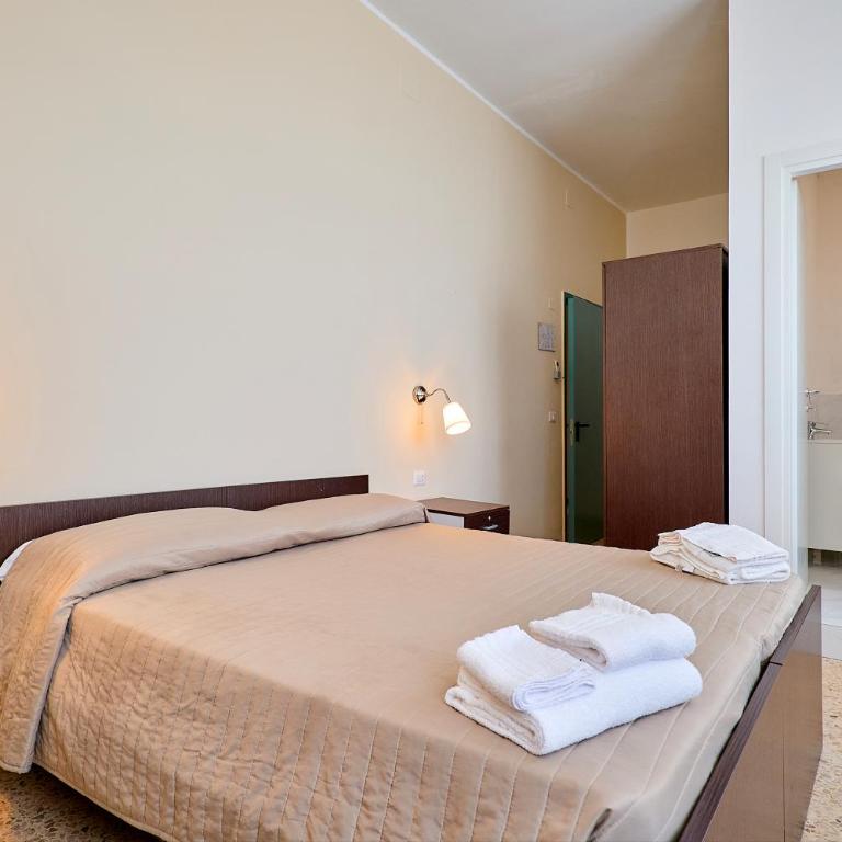 Soleē, Family Holidays & Hostelling - Quadruple Room with Garden View - 1