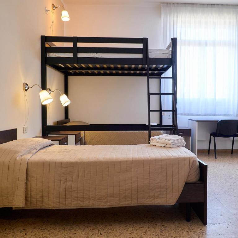 Soleē, Family Holidays & Hostelling - Family Room - 5