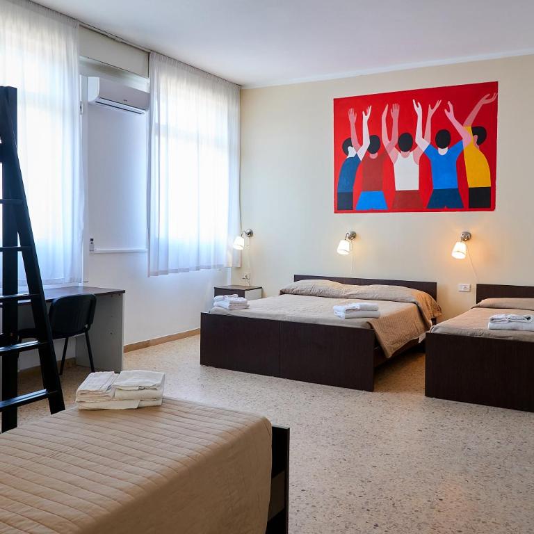 Soleē, Family Holidays & Hostelling - Family Room - 1