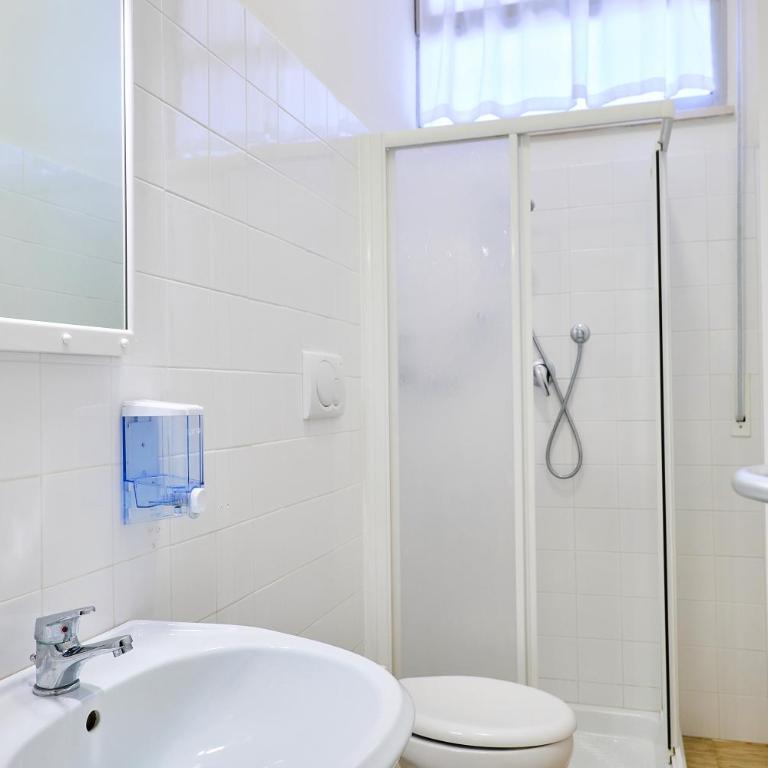 Soleē, Family Holidays & Hostelling - Family Room with Sea View - 10