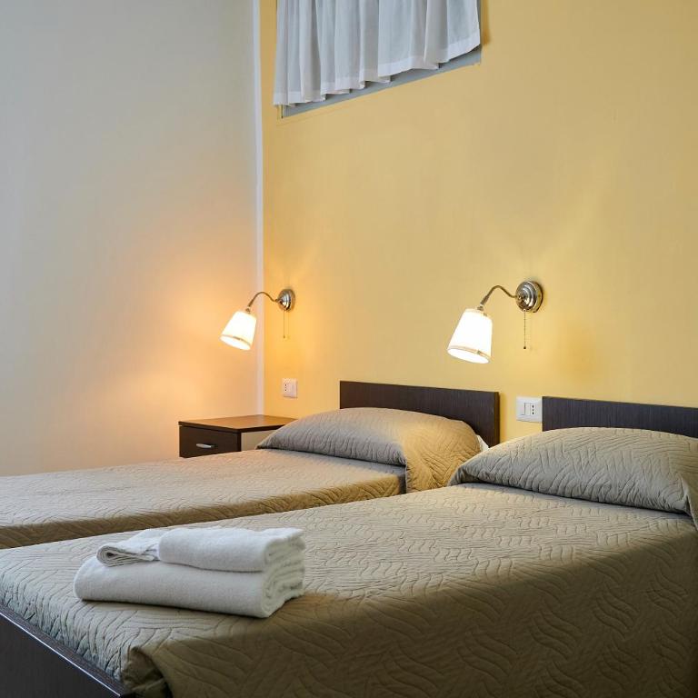 Soleē, Family Holidays & Hostelling - Family Room with Sea View - 16