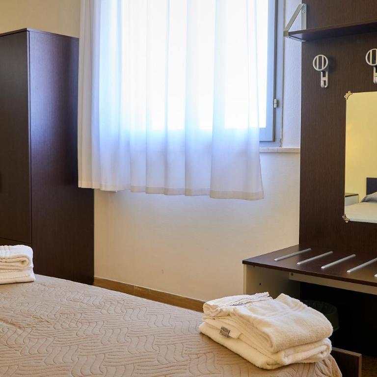 Soleē, Family Holidays & Hostelling - Quadruple Room with Sea View - 39