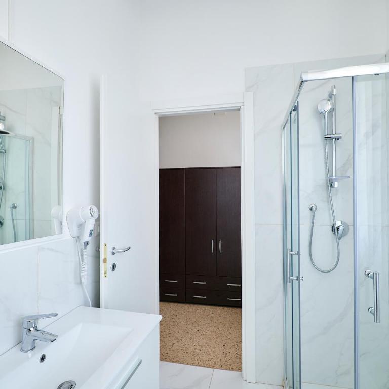 Soleē, Family Holidays & Hostelling - Quadruple Room with Garden View - 5