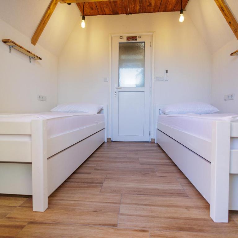 Resort La Familia - Twin Room with Bathroom - 6