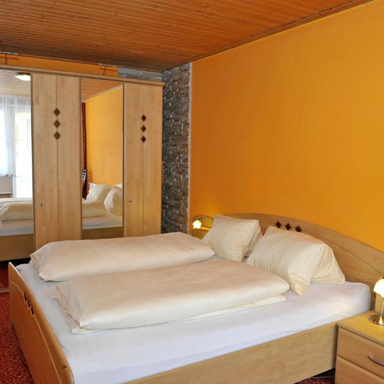 Apartmenthaus Sonnenhang - Familienzimmer mit Gartenblick - 9