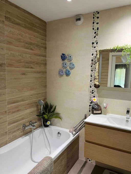 Appartement spacieux, vue imprenable - Appartement - Vue sur Mer - 13