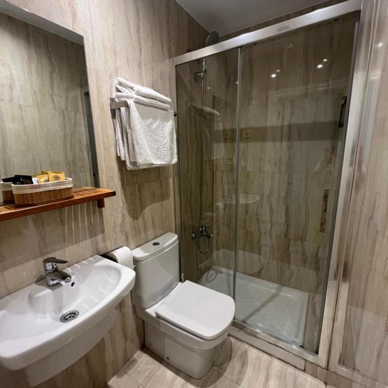 Hostal Avenida - Habitación Doble con baño privado - 2 camas - 11