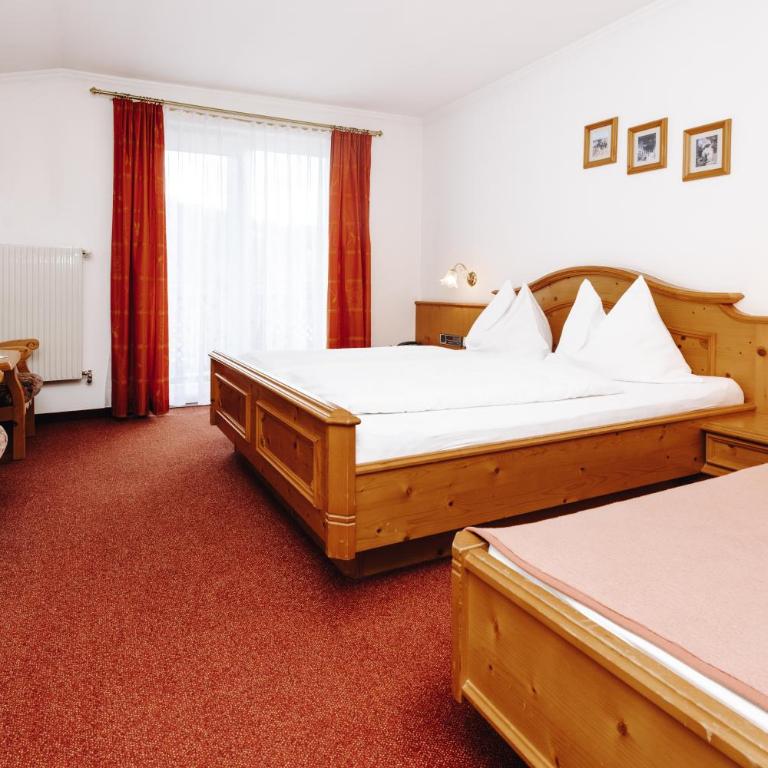 Hotel Garni Tannenhof - Double Room with Balcony (2 Adults + 1 Child) - 5