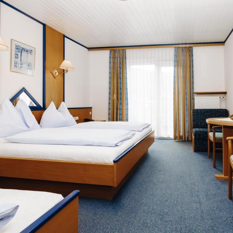 Hotel Garni Tannenhof - Double Room with Balcony (2 Adults + 1 Child) - 6