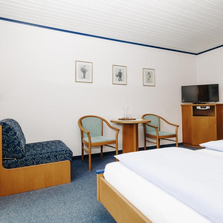 Hotel Garni Tannenhof - Double Room with Balcony (2 Adults + 1 Child) - 2