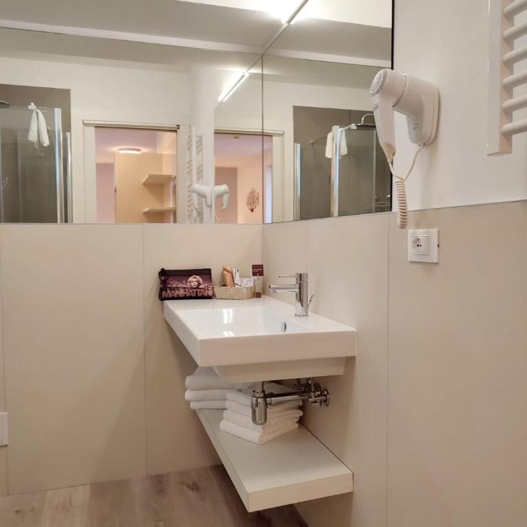 Hotel Madera - Camera Familiare Comfort con Balcone - 5