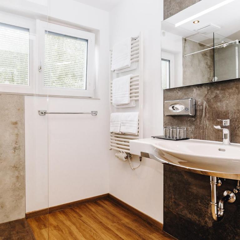 Hotel Garni Tannenhof - Apartment with Balcony - 5