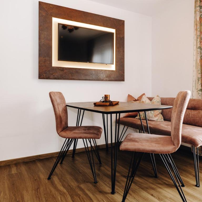 Hotel Garni Tannenhof - Apartment with Balcony - 8