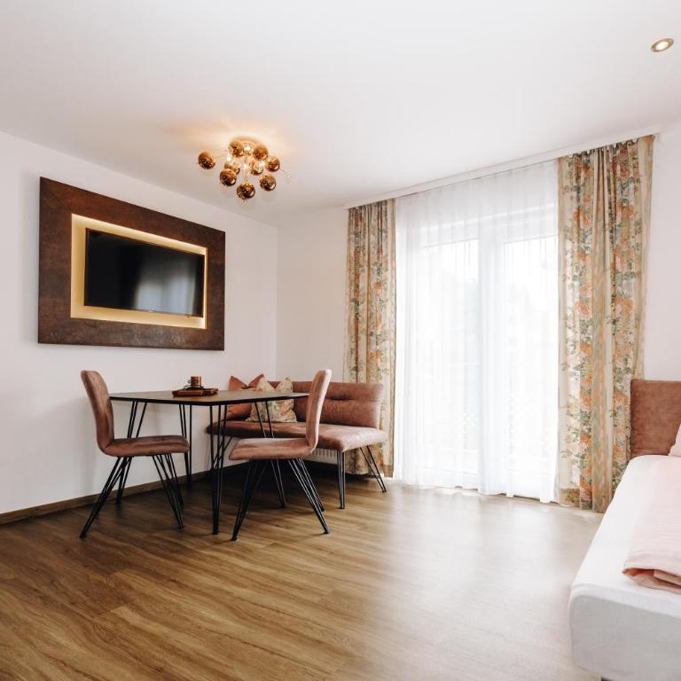 Hotel Garni Tannenhof - Apartment with Balcony - 10