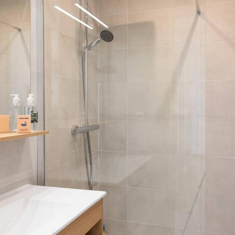 L43 Staywizus - Suite Maurice sea view 6Pax -Terrace, Parking, AC - Appartement 3 Chambres - 3