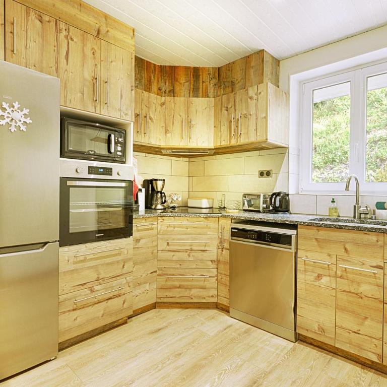 Le Ptit Bonheur - avec vue montagne et terrasse - Two-Bedroom House - 3