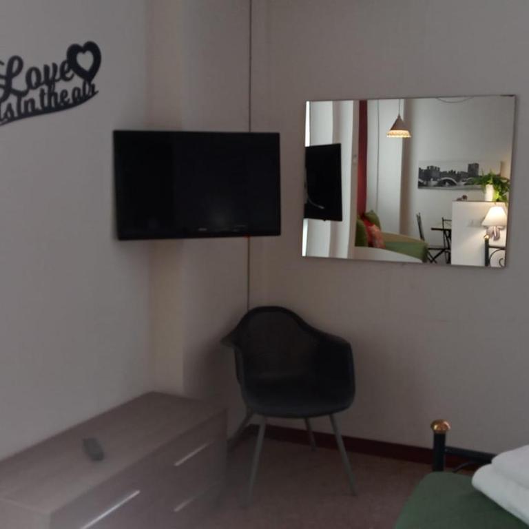 Marconi Rooms Loggia delle Erbe - Studio with Balcony - 9