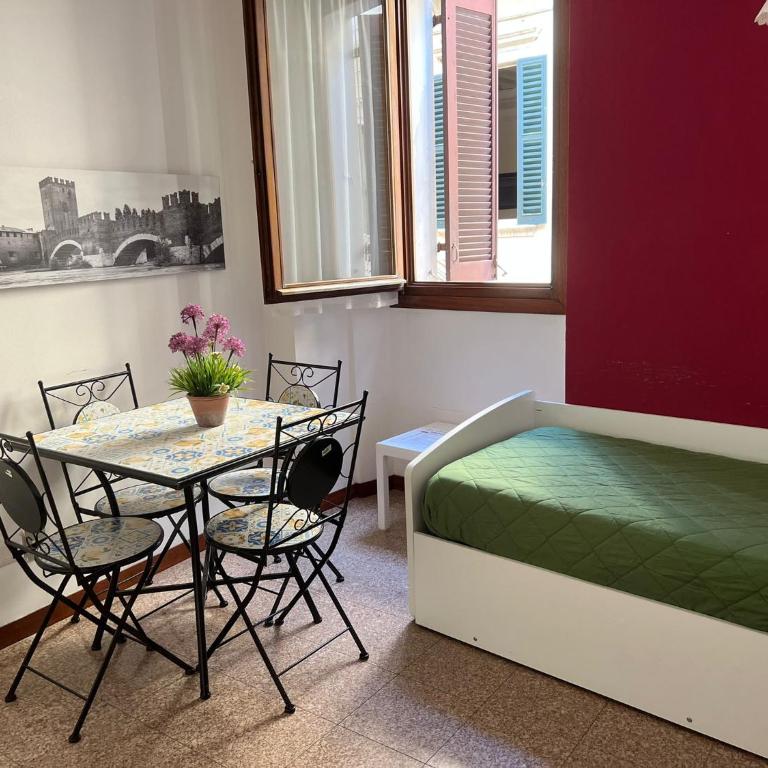 Marconi Rooms Loggia delle Erbe - Studio with Balcony - 3