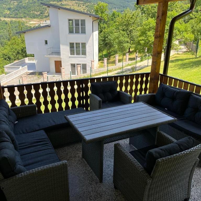 Happyland family home - Three-Bedroom Apartment - 2