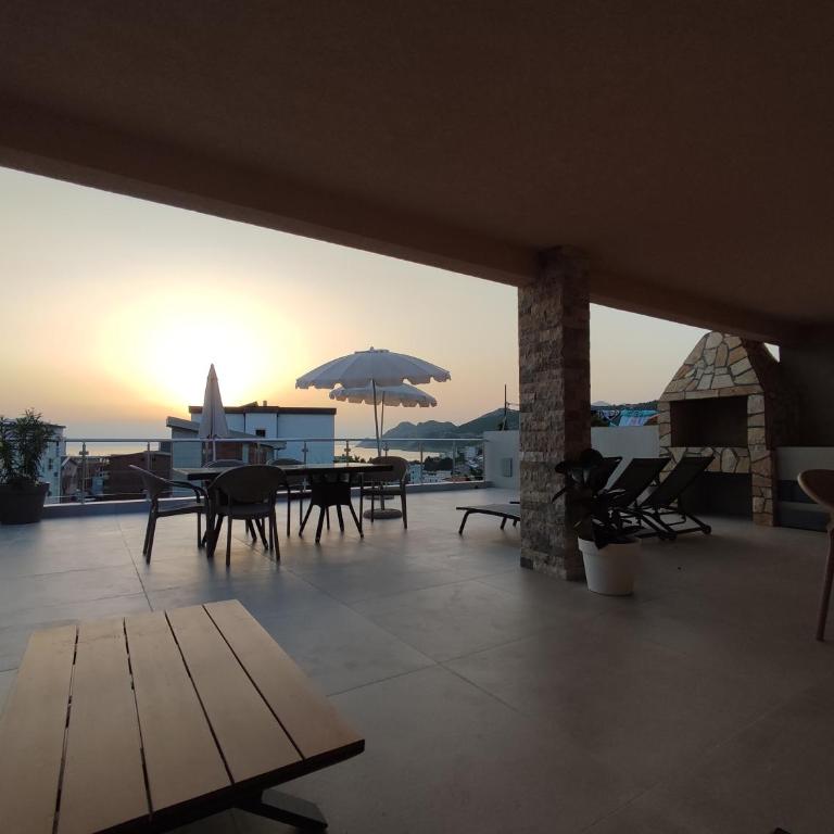 Sayohat Apartments - Apartment with Terrace - 10