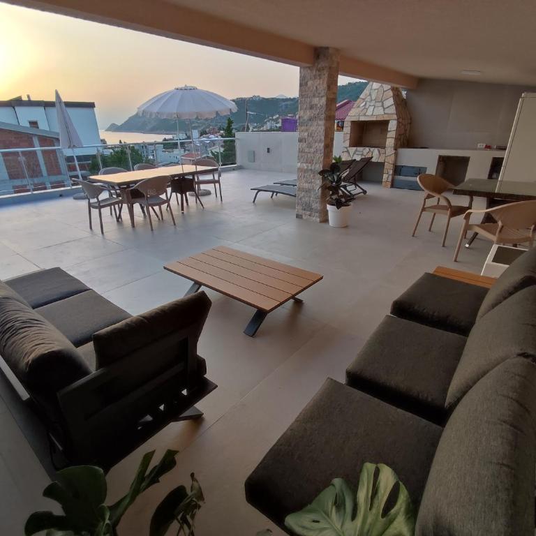 Sayohat Apartments - Apartment with Terrace - 1