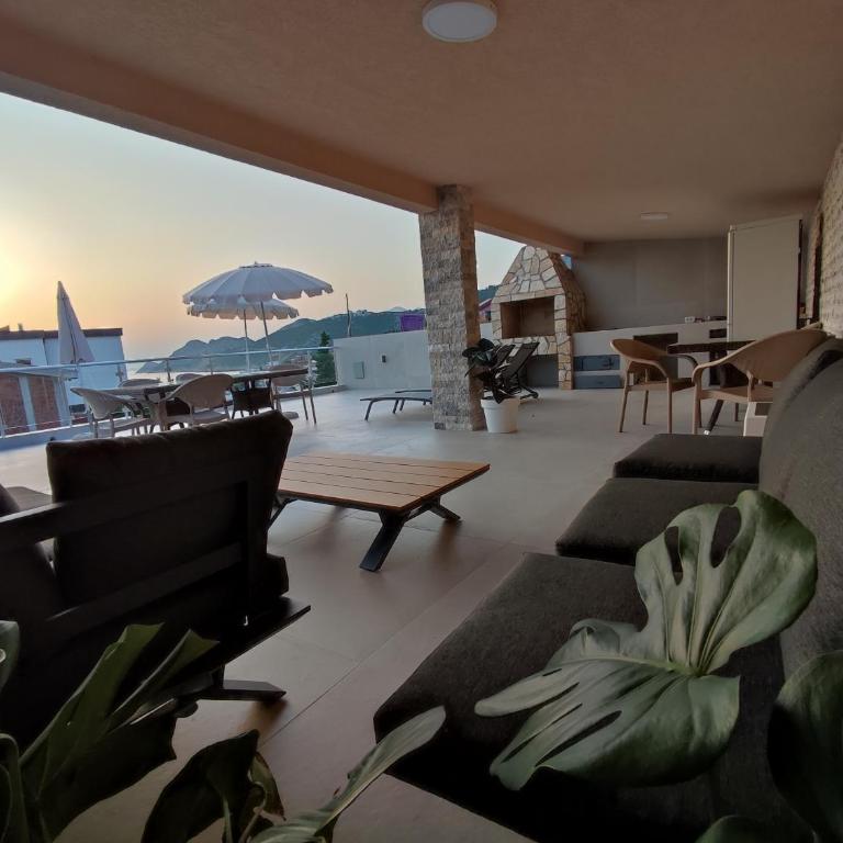 Sayohat Apartments - Apartment with Terrace - 11