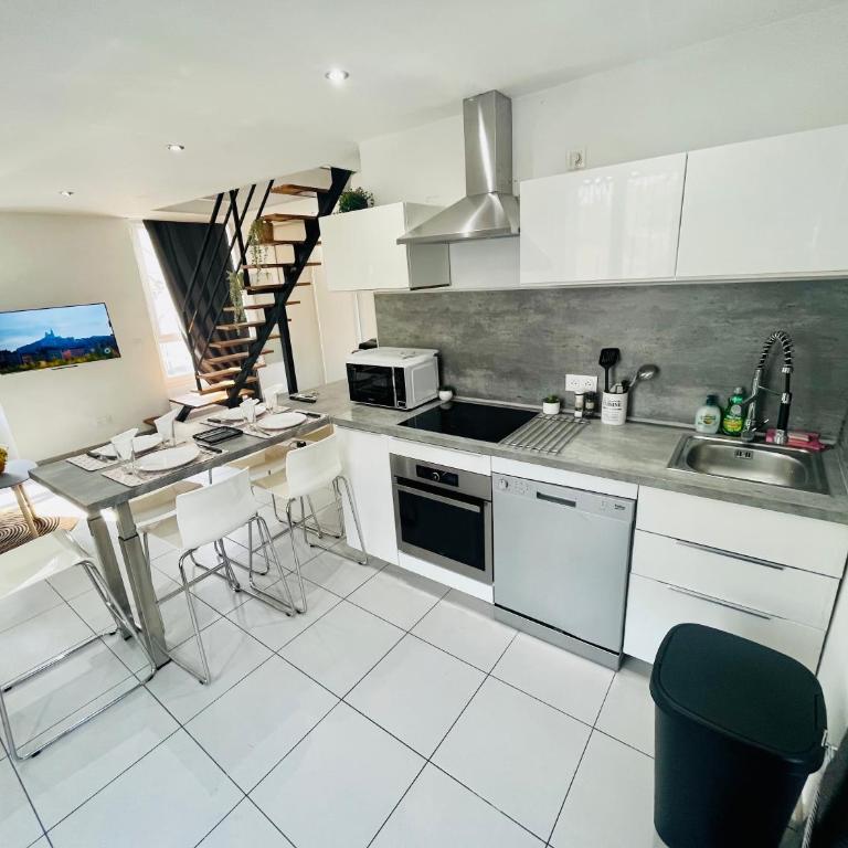 SUPERBE DUPLEX DESIGN NEUF 2 CHAMBRES, CLIMATISE TOUT CONFORT, FACILE D,ACCES STATIONNEMENT GRATUIT - Apartamento de 2 dormitorios - 2