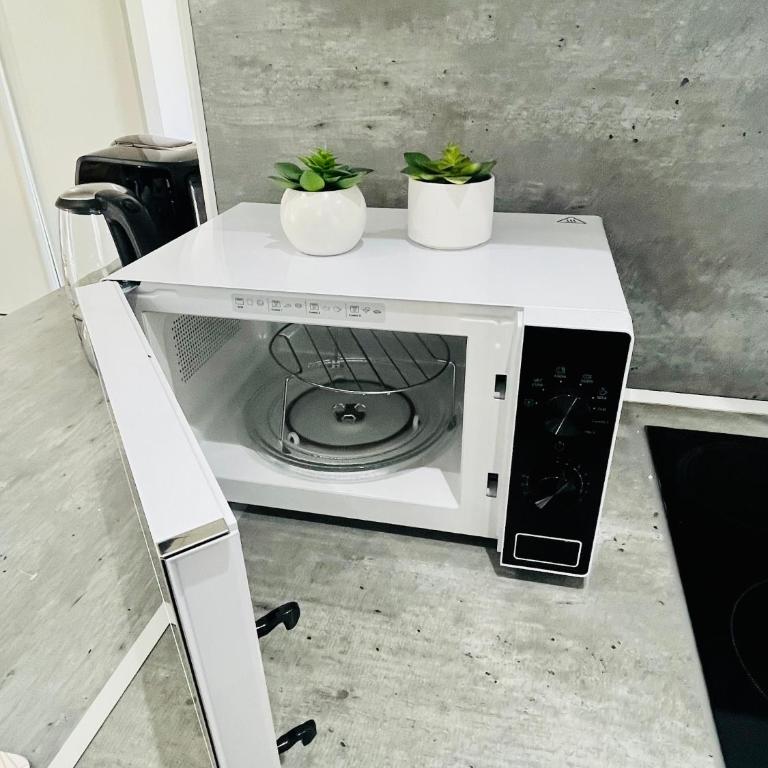 SUPERBE DUPLEX DESIGN NEUF 2 CHAMBRES, CLIMATISE TOUT CONFORT, FACILE D,ACCES STATIONNEMENT GRATUIT - Apartamento de 2 dormitorios - 8