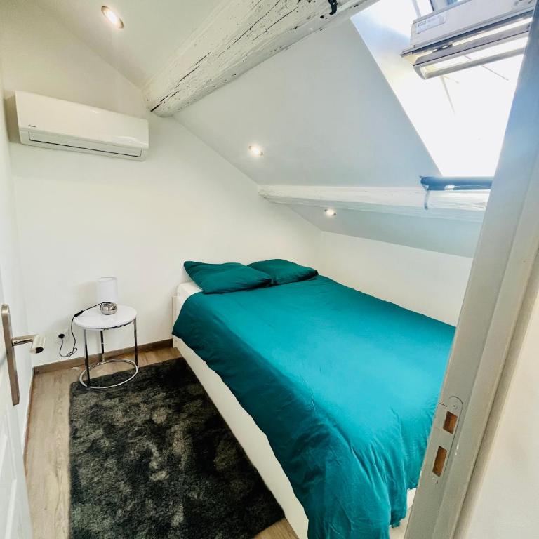 SUPERBE DUPLEX DESIGN NEUF 2 CHAMBRES, CLIMATISE TOUT CONFORT, FACILE D,ACCES STATIONNEMENT GRATUIT - Apartamento de 2 dormitorios - 20
