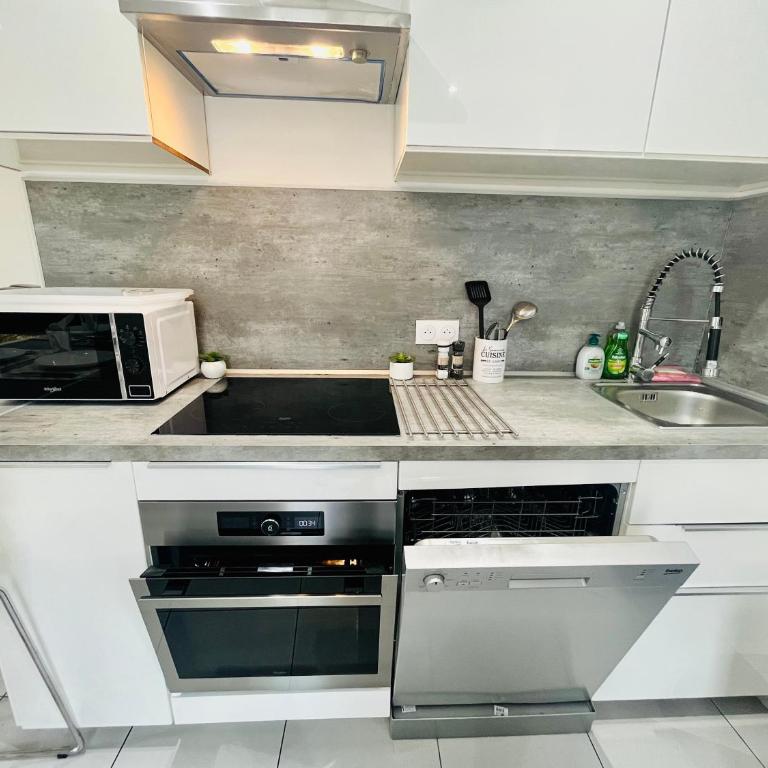 SUPERBE DUPLEX DESIGN NEUF 2 CHAMBRES, CLIMATISE TOUT CONFORT, FACILE D,ACCES STATIONNEMENT GRATUIT - Apartamento de 2 dormitorios - 15