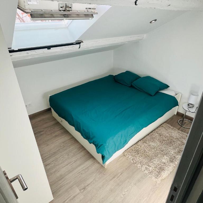 SUPERBE DUPLEX DESIGN NEUF 2 CHAMBRES, CLIMATISE TOUT CONFORT, FACILE D,ACCES STATIONNEMENT GRATUIT - Apartamento de 2 dormitorios - 19
