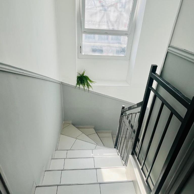 SUPERBE DUPLEX DESIGN NEUF 2 CHAMBRES, CLIMATISE TOUT CONFORT, FACILE D,ACCES STATIONNEMENT GRATUIT - Apartamento de 2 dormitorios - 25