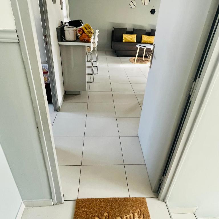 SUPERBE DUPLEX DESIGN NEUF 2 CHAMBRES, CLIMATISE TOUT CONFORT, FACILE D,ACCES STATIONNEMENT GRATUIT - Apartamento de 2 dormitorios - 28