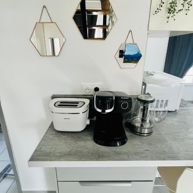 SUPERBE DUPLEX DESIGN NEUF 2 CHAMBRES, CLIMATISE TOUT CONFORT, FACILE D,ACCES STATIONNEMENT GRATUIT - Apartamento de 2 dormitorios - 32
