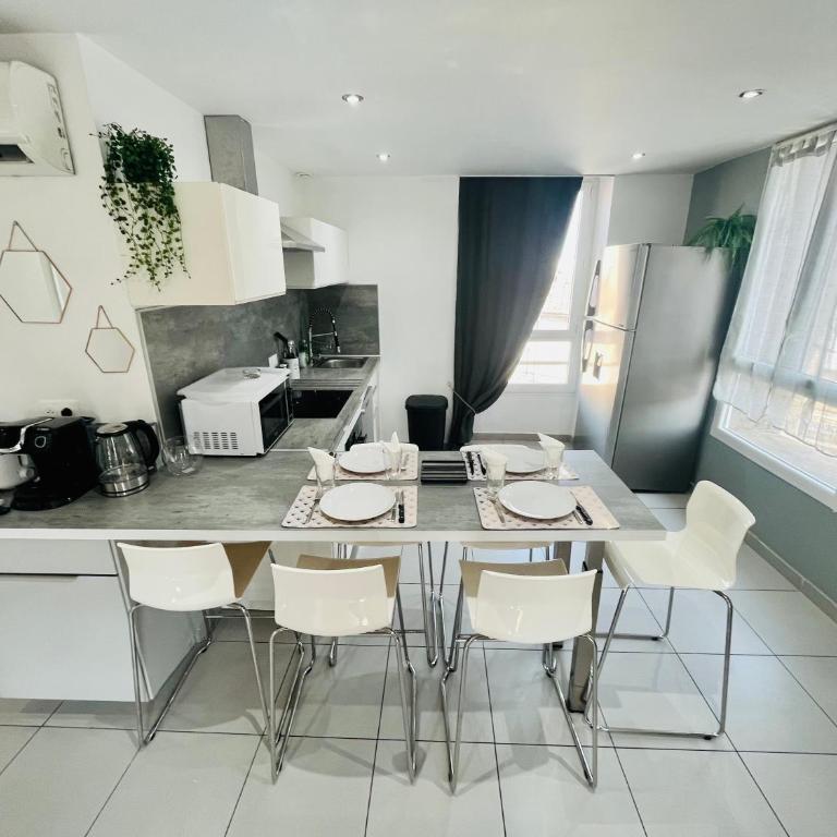 SUPERBE DUPLEX DESIGN NEUF 2 CHAMBRES, CLIMATISE TOUT CONFORT, FACILE D,ACCES STATIONNEMENT GRATUIT - Apartamento de 2 dormitorios - 33