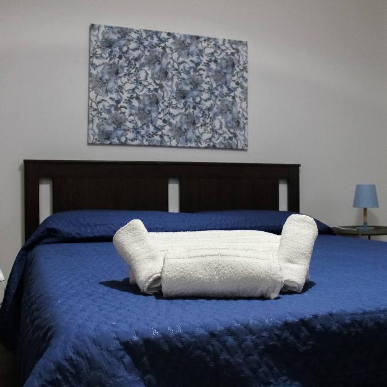 Alexander House - Double Room with Private Bathroom - 7