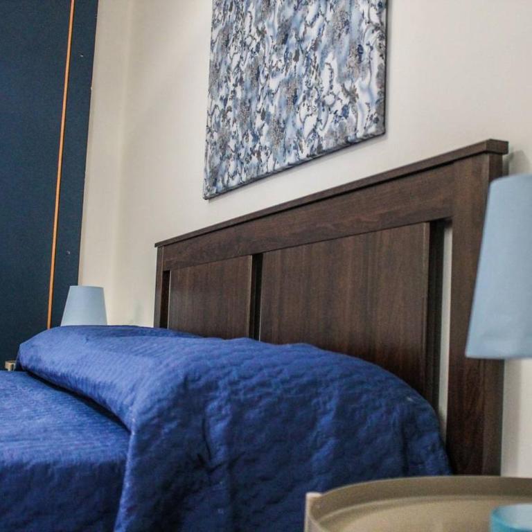 Alexander House - Double Room with Private Bathroom - 9