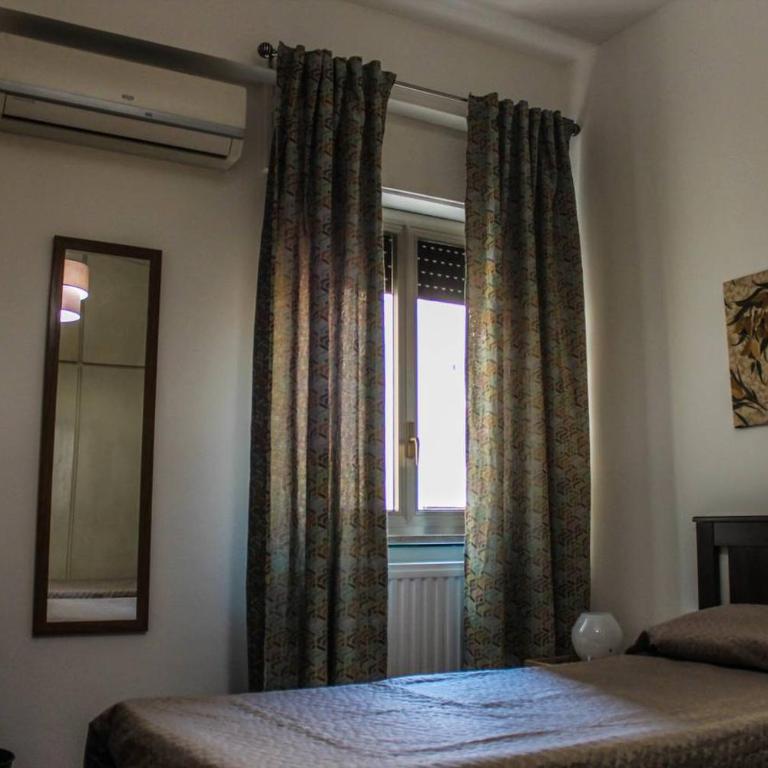 Alexander House - Twin Room with Private External Bathroom - 7