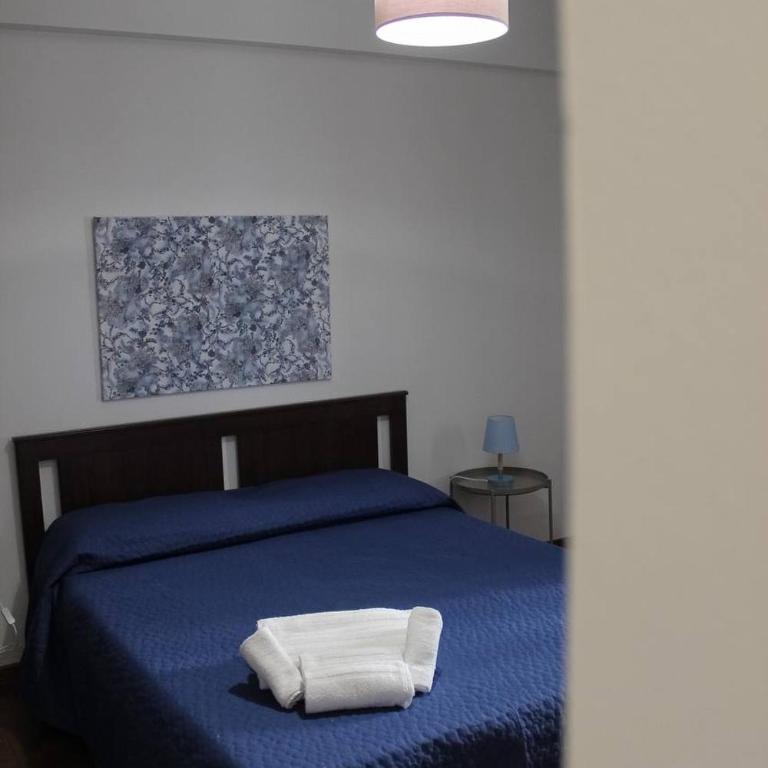 Alexander House - Double Room with Private Bathroom - 13