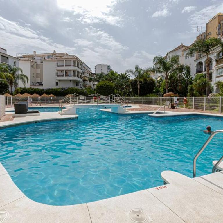 3Bdr 2 Bath Apt with parking in the best location - Three-Bedroom Apartment - 32