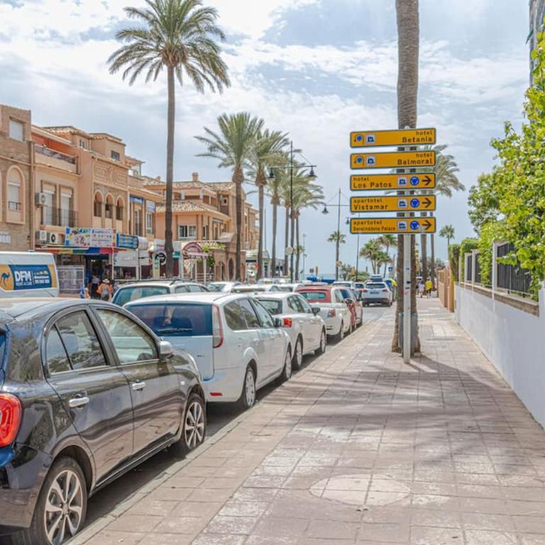 3Bdr 2 Bath Apt with parking in the best location - Three-Bedroom Apartment - 44