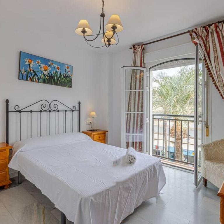 3Bdr 2 Bath Apt with parking in the best location - Three-Bedroom Apartment - 22