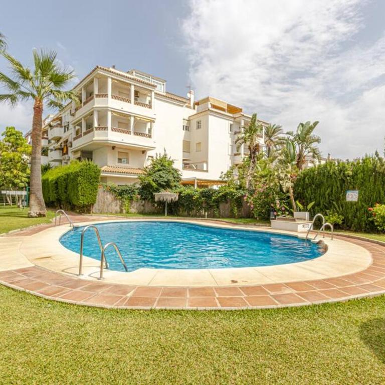 3Bdr 2 Bath Apt with parking in the best location - Three-Bedroom Apartment - 2