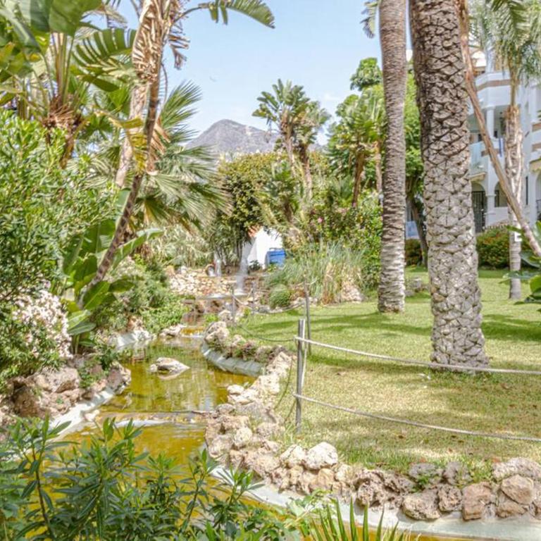 3Bdr 2 Bath Apt with parking in the best location - Three-Bedroom Apartment - 40