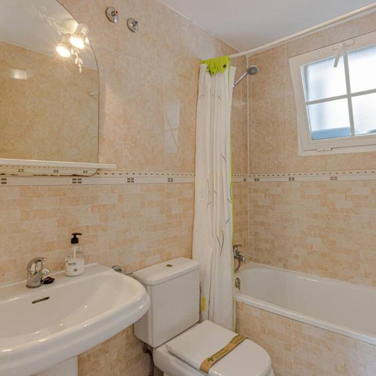 3Bdr 2 Bath Apt with parking in the best location - Three-Bedroom Apartment - 25