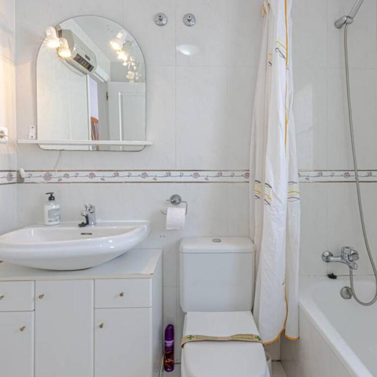 3Bdr 2 Bath Apt with parking in the best location - Three-Bedroom Apartment - 28